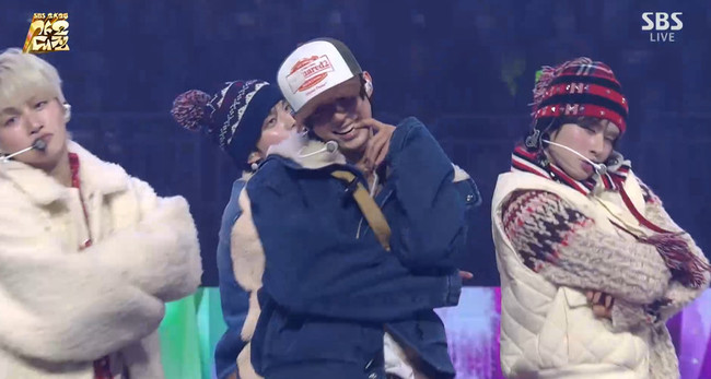 뉴스엔 투어스 가요대전 관련 기사 이미지