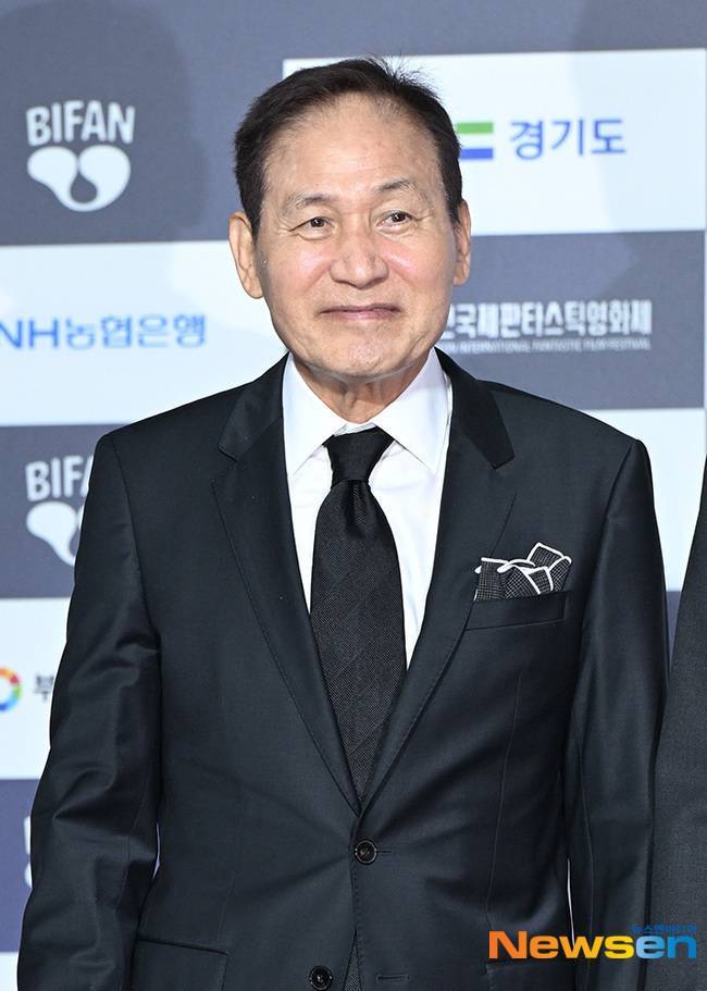 안성기 6일째 의식불명‥2일 美서 돌아온 아들 “아침마다 면회” - 손에 잡히는 뉴스 눈에 보이는 뉴스 - 뉴스엔