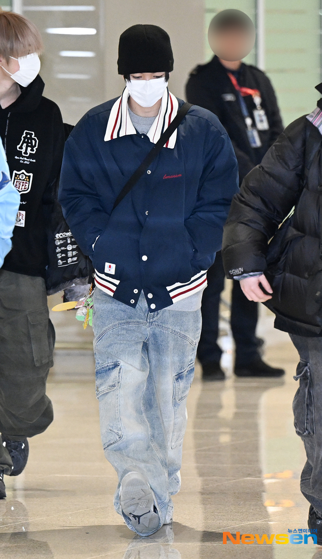 NCT WISH 료, 생각에 잠겨 [포토엔HD] - 뉴스 썸네일 이미지