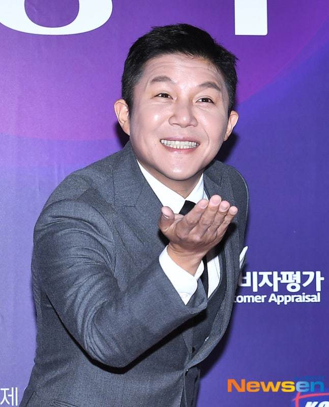 조폭 연루설 조세호 복귀…폭로자 재등판 “와이프와 함께 찍은 영상 공개” 예고 - 손에 잡히는 뉴스 눈에 보이는 뉴스 - 뉴스엔