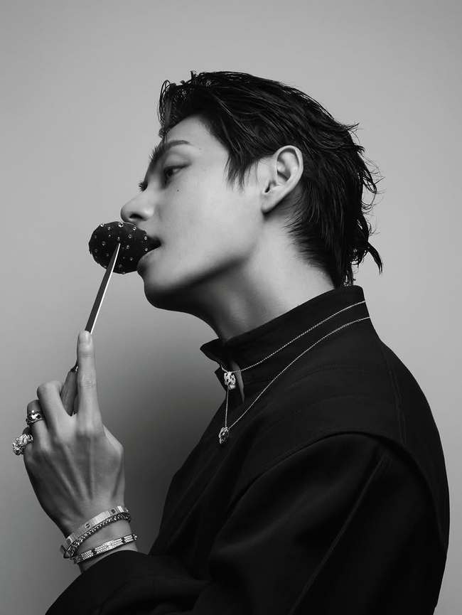 방탄소년단 뷔, 한파 녹일 핫가이…복근부터 화려한 비주얼 끝판왕 - 손에 잡히는 뉴스 눈에 보이는 뉴스 - 뉴스엔