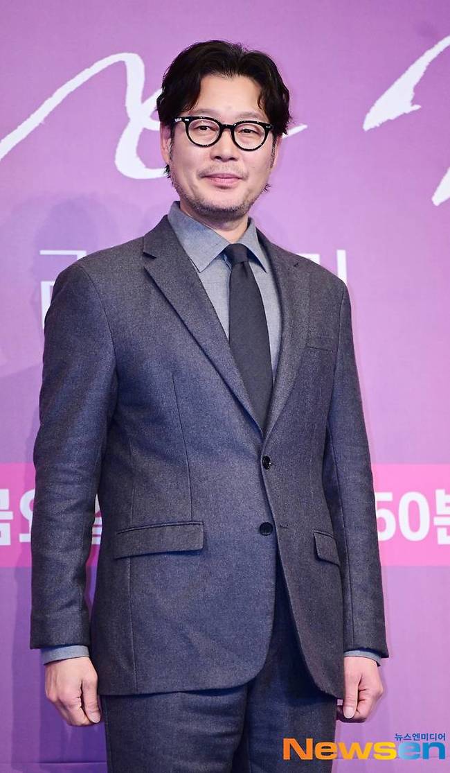 유재명, '소방관' 곽경택 감독 재회‥'우리아빠좀비' 촬영중 - 뉴스 썸네일 이미지