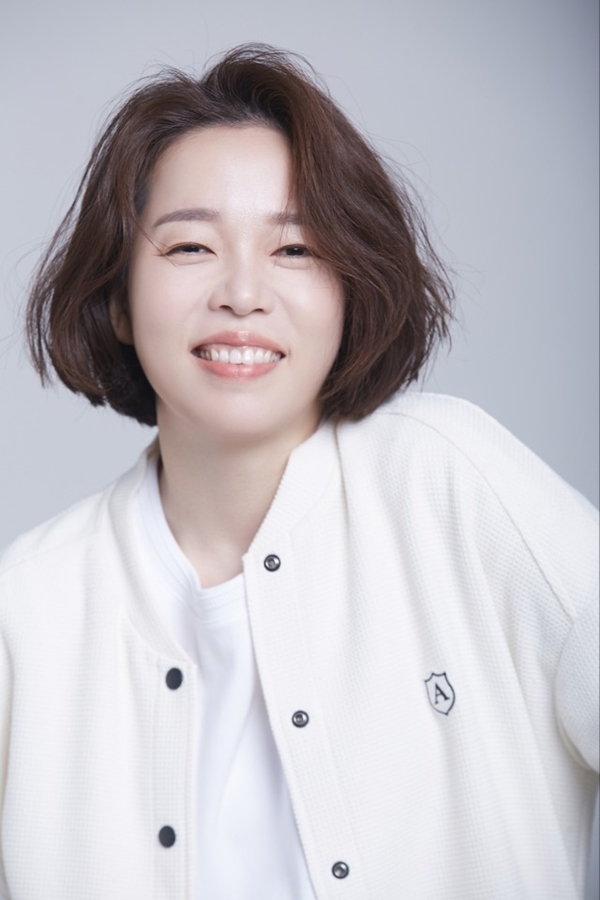 Jung Yi-rang's official portrait for her role in 'Undercover Miss Hong'