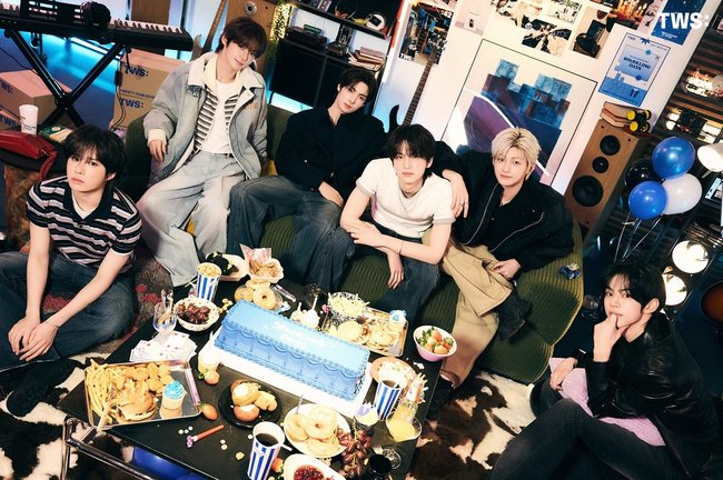 투어스 팬덤 42, 데뷔 2주년 기념 420만 원 기부 선행 - 뉴스 썸네일 이미지