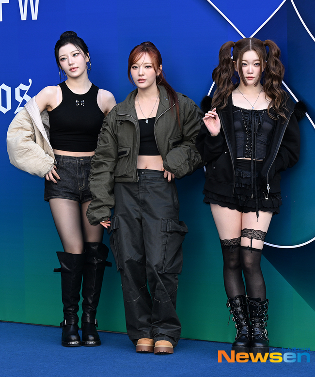 빌리 시윤-문수아-츠키, 2026 F/W 서울패션위크 포토월