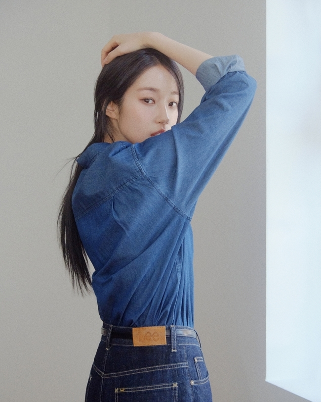 남주혁 만난 노윤서, 물오른 청순美‥이대 여신 클래스 [스타화보] - 뉴스 썸네일 이미지