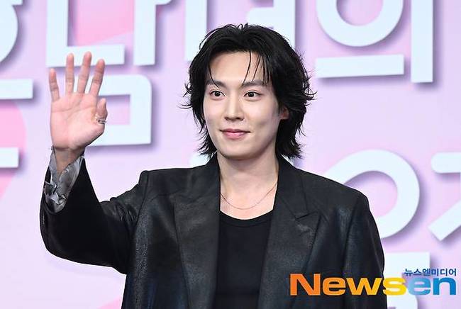 한지민 소개팅남 이기택, 김희애 만난다‥'봉주르빵집' 합류 [공식] - 뉴스 썸네일 이미지