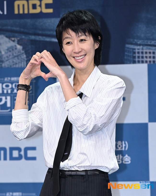 '3100억 신화' 연예인 얼굴마담 가고 '브랜드 빌더' 시대 왔다 [스타... - 뉴스 썸네일 이미지