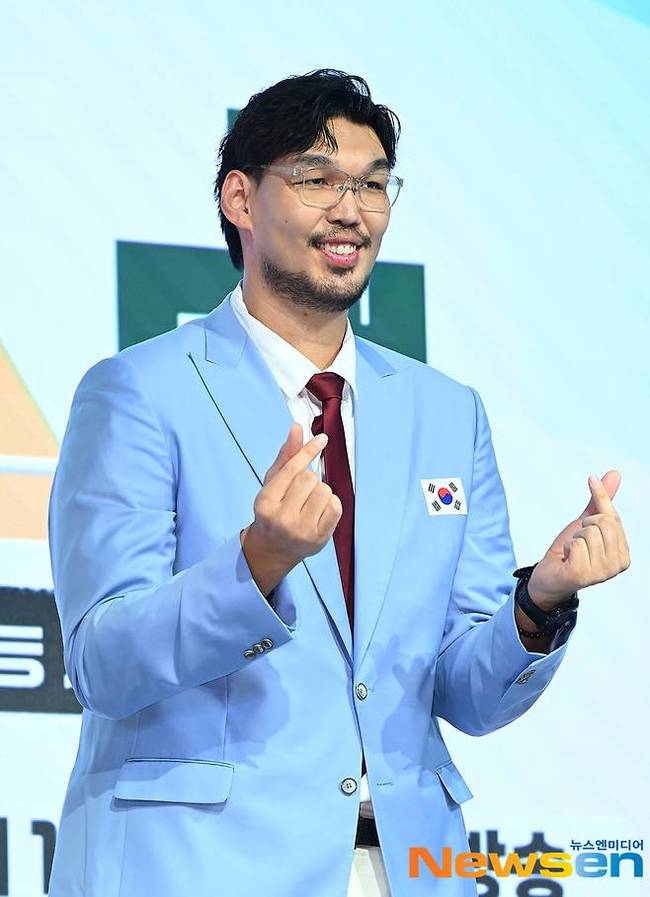 ‘221cm’ 하승진, 프로레슬링 선수 데뷔‥참교육 예고 - 손에 잡히는 뉴스 눈에 보이는 뉴스 - 뉴스엔