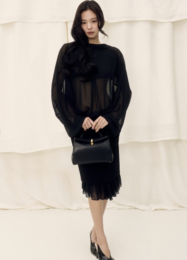 뉴스엔 보도 이미지: 제니 뮤지엄 산 행사