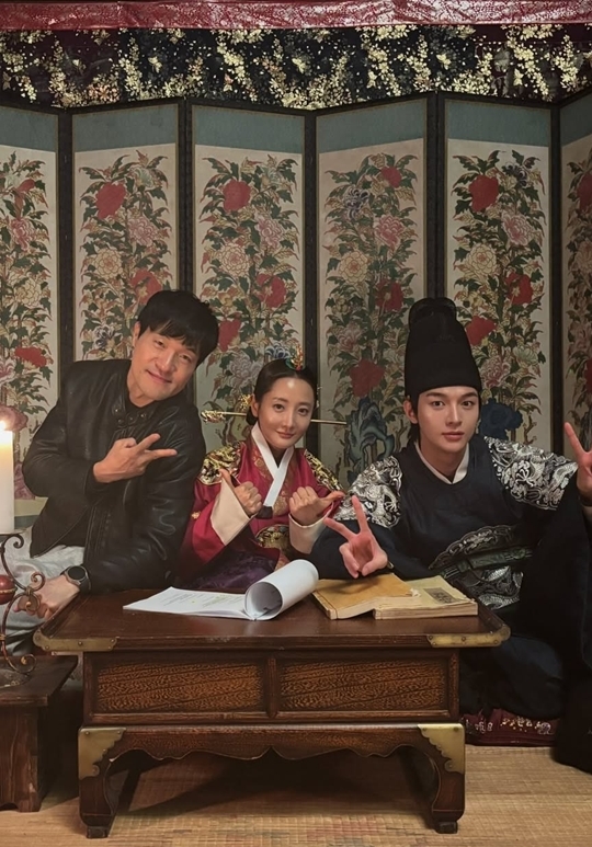 사강, 사극 촬영 중 놀라운 동안 미모 포착 - 손에 잡히는 뉴스 눈에 보이는 뉴스 - 뉴스엔
