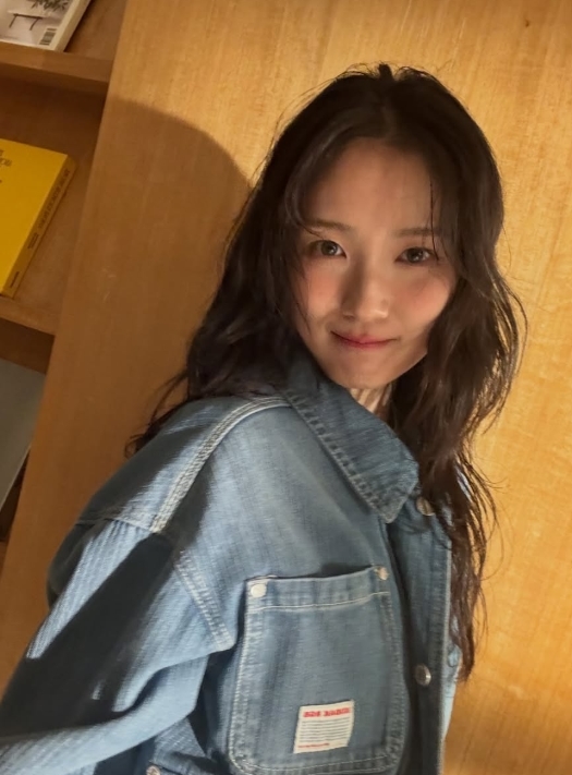 김혜윤 화보 비하인드 공개 관련 이미지