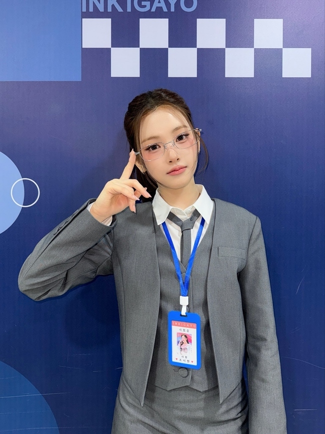 '인기가요'MC 이현,교복 태권도복 스키복? 싸이라면 뭘 입힐까? - 뉴스 썸네일 이미지