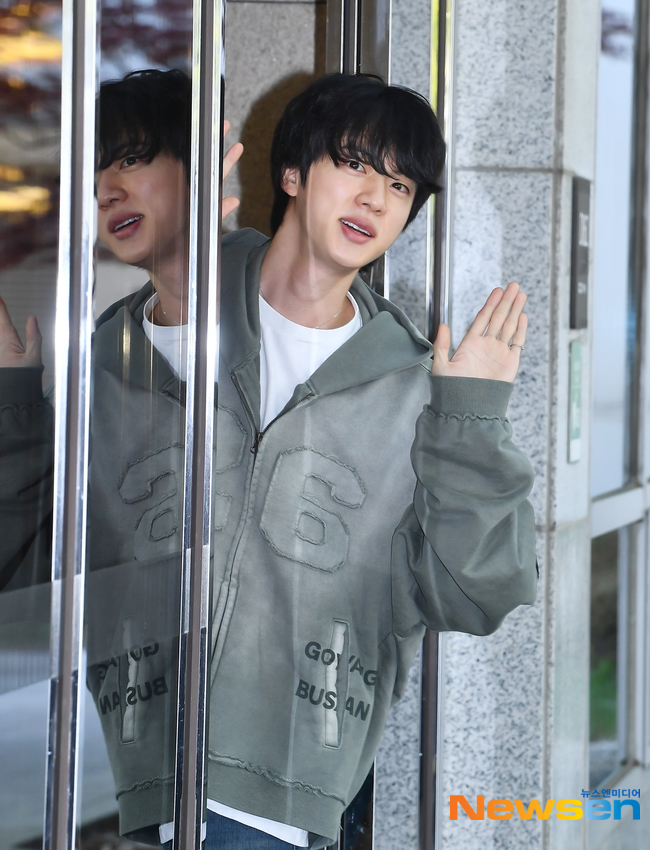 BTS 진, 볼수록 매력 넘치는 비주얼 [포토엔HD] - 손에 잡히는 뉴스 눈에 보이는 뉴스 - 뉴스엔