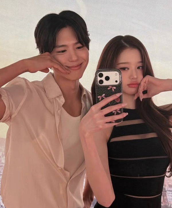 박보검, 공주 장원영 따라잡기? 만찢남녀 거울 셀카 '훈훈' - 뉴스 썸네일 이미지