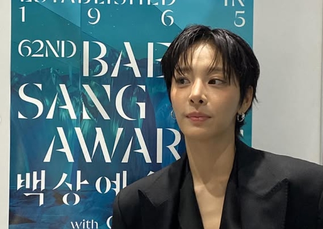 백상예술대상 참석 인증샷을 공개한 배우 설인아