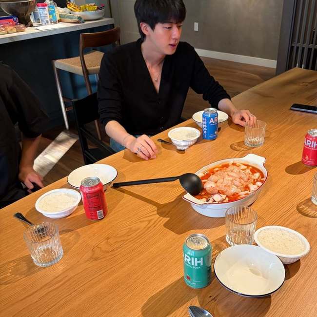 톰 크루즈, '라스트 쇼걸' 파멜라 앤더슨과 열애설