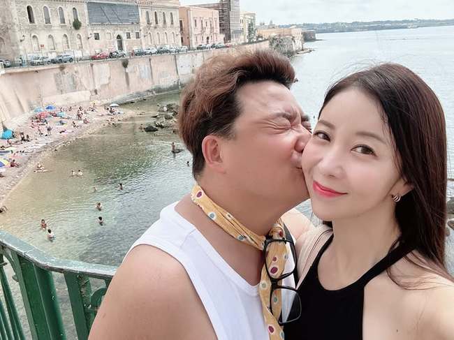 원진서, 윤정수에 볼 뽀뽀 받았다
