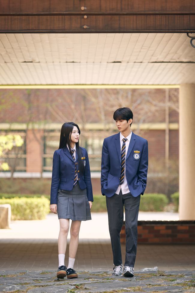 더보이즈 큐X황지아, 흐드러진 벚꽃 아래 청량한 투샷(최애 데뷔) - 손에 잡히는 뉴스 눈에 보이는 뉴스 - 뉴스엔