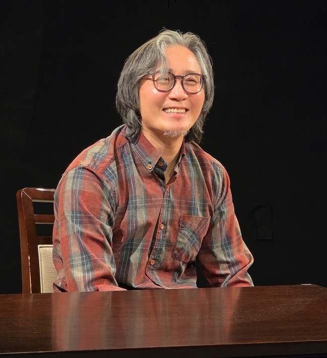 김구택, 연극 '꽁치구이'서 아들 잃은 아버지 오열 연기 선보여 - 뉴스 썸네일 이미지
