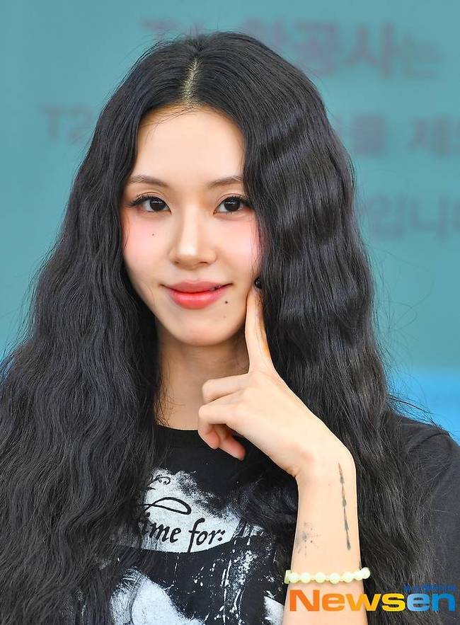 트와이스 채영, 실내 흡연 의혹 부인 "담배 아닌 음료"