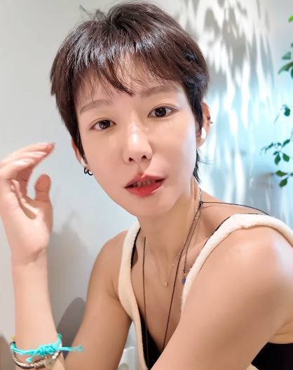 배우 신소율, 파격 쇼트커트 변신…소속사 대표 반응 공개