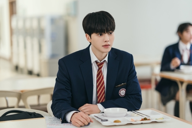 tvN 드라마 포핸즈 첫 방송, 피아니스트 강비오의 학교생활 공개