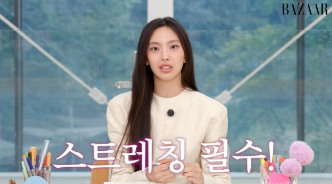 뉴진스 혜인, 볼살 쏙 빠지고 성숙해진 근황 "몸 하루하루 달라, 건강... - 뉴스 썸네일 이미지