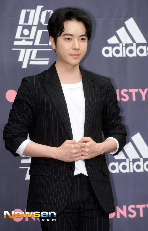'얼짱 출신' 웹툰 작가 박태준, '외모지상주의' 미공개 원고 유출에... - 뉴스 썸네일 이미지