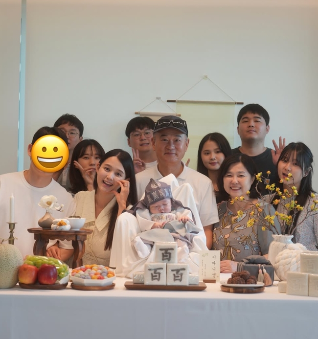 배우 남보라, 아들 백일잔치 근황 공개…양가 가족 20명 참석