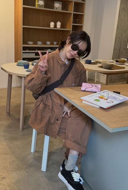 배우 손예진, 아들이 촬영한 사진 공개하며 추석 인사 전해