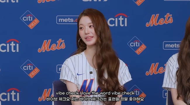 아이브 장원영, MLB 코리아 유튜브서 니퍼트에 Z세대 영어 설명