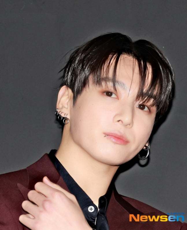 방탄소년단 정국, 틱톡 남성 아티스트 1위…메시·호날두와 나란히