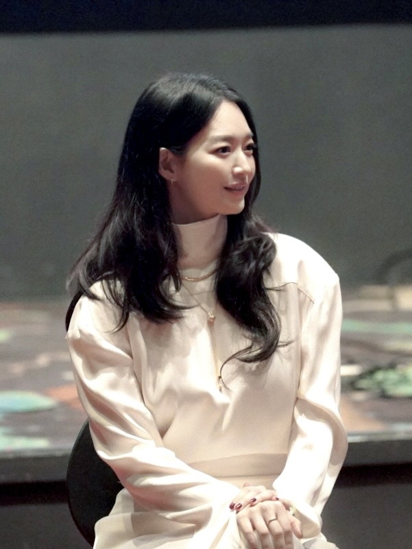 신민아, ‘재혼 황후’로 부산국제영화제 달군다…글로벌 팬들의 기대감 UP