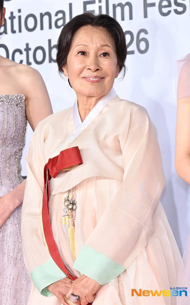 김혜자, 건강이상설 해명 후 홍보 활동 재개…유튜브까지 출연