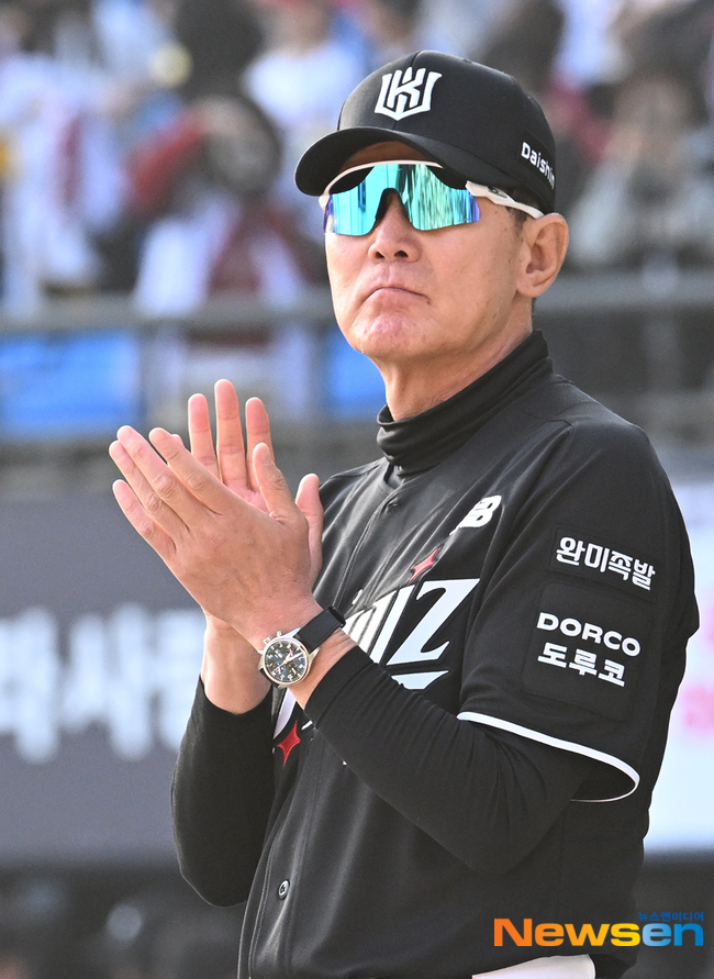 KT 위즈, 이강철 감독과 3년 재계약…KBO 역대 최고 대우