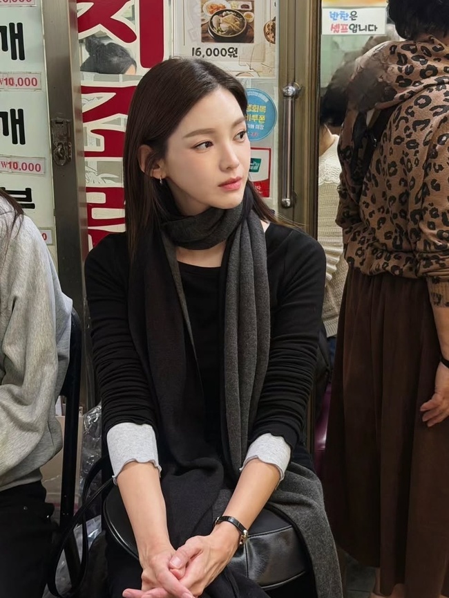 정가은, 남대문 시장 방문 사진 공개…48세에도 변함없는 미모