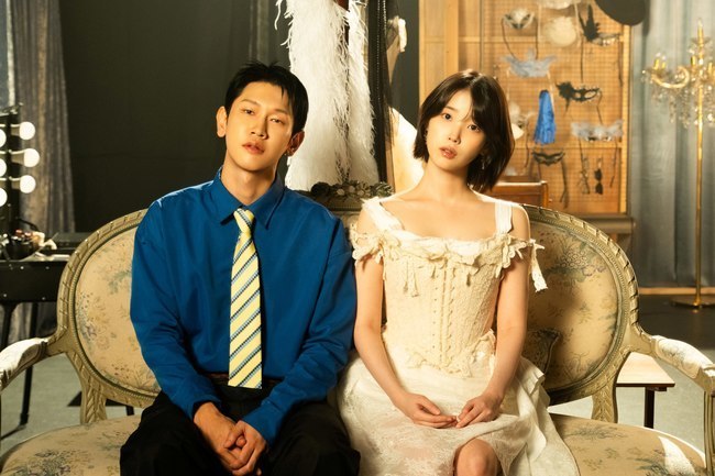크러쉬, 아이유와 협업한 신곡 ‘삐그덕’으로 컴백