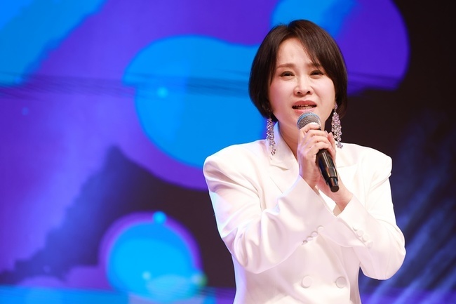 홍단비, 경찰의 날 기념행사 재능기부…감사장 받았다