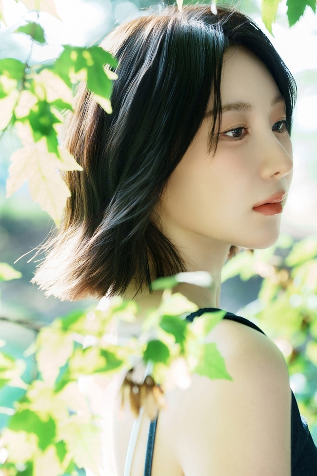 이채연, 일본 오리콘 차트 진입…솔로 데뷔 ‘청신호’